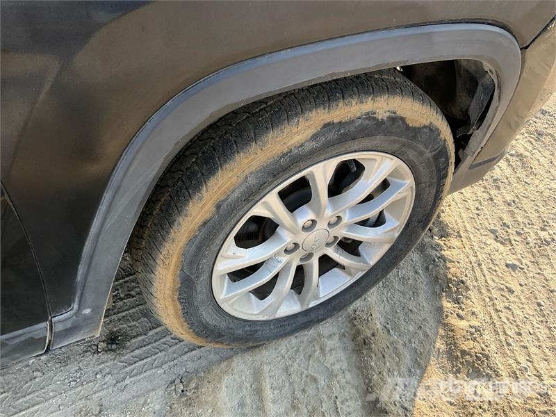 Jeep Cherokee 2WD SUV سيارات