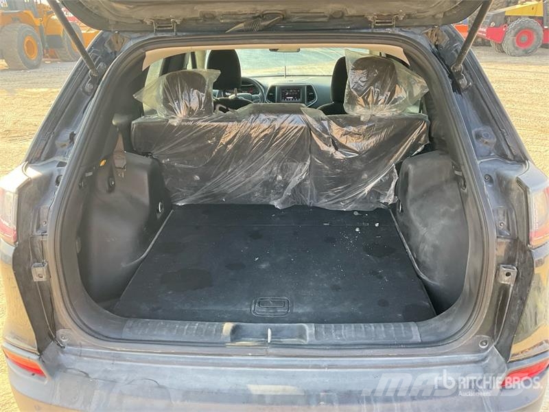 Jeep Cherokee 2WD SUV سيارات