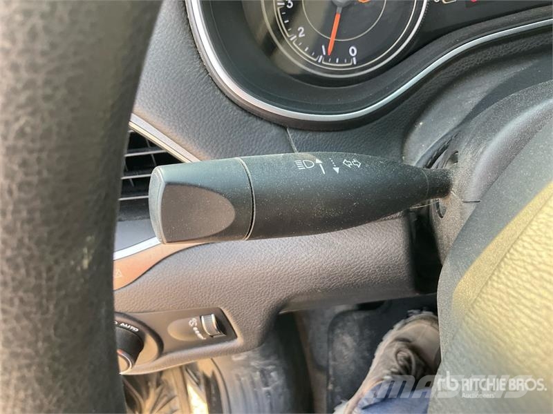 Jeep Cherokee 2WD SUV سيارات