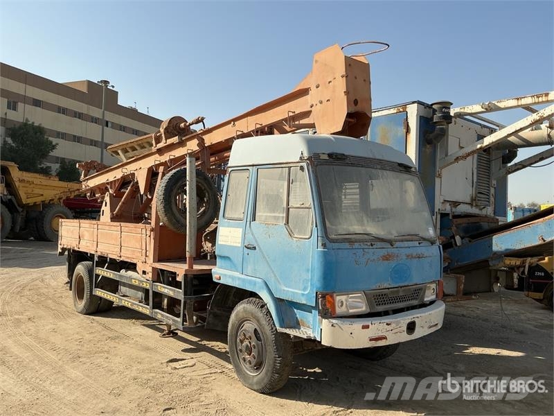 Jiefang 4x2 Drill Truck (Inoperable) Kuorma-auto porauskalustolla