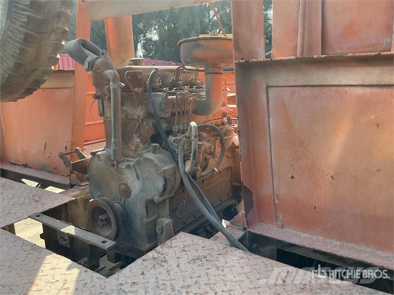 Jiefang 4x2 Drill Truck (Inoperable) Kuorma-auto porauskalustolla
