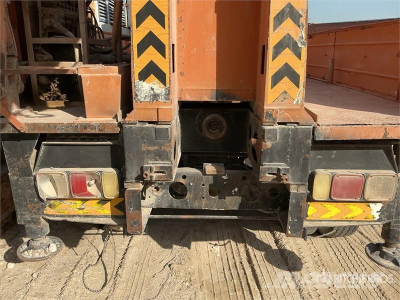  Jiefang 4x2 Drill Truck (Inoperable) Kuorma-auto porauskalustolla