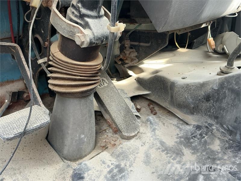  Jiefang 4x2 Drill Truck (Inoperable) Kuorma-auto porauskalustolla