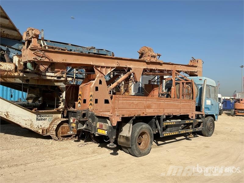  Jiefang 4x2 Drill Truck (Inoperable) Kuorma-auto porauskalustolla
