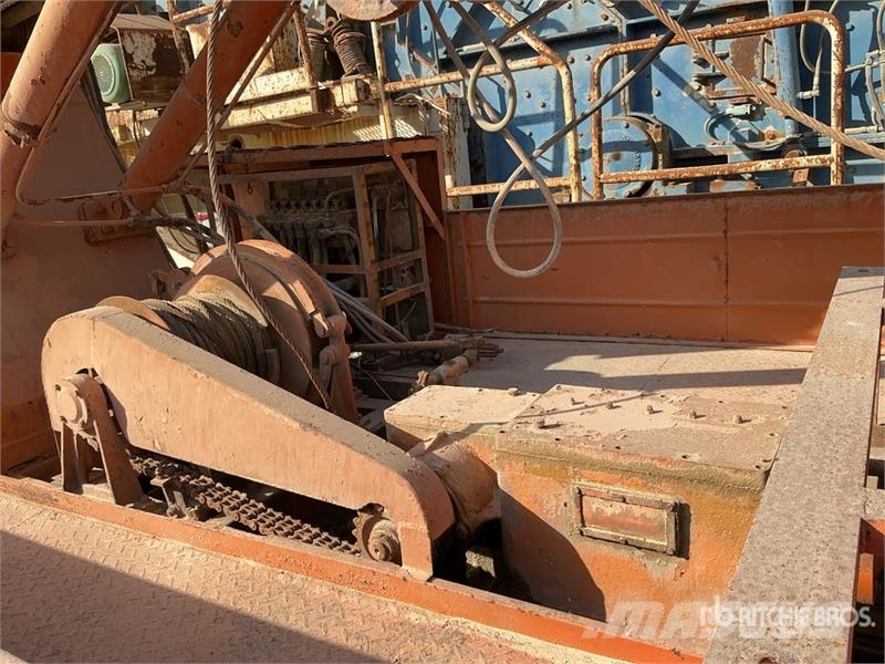 Jiefang 4x2 Drill Truck (Inoperable) Kuorma-auto porauskalustolla