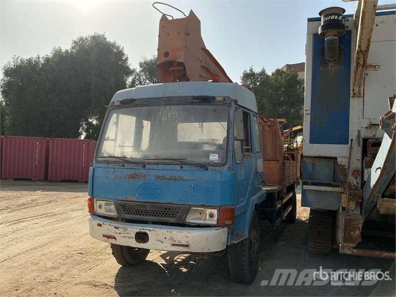  Jiefang 4x2 Drill Truck (Inoperable) Kuorma-auto porauskalustolla