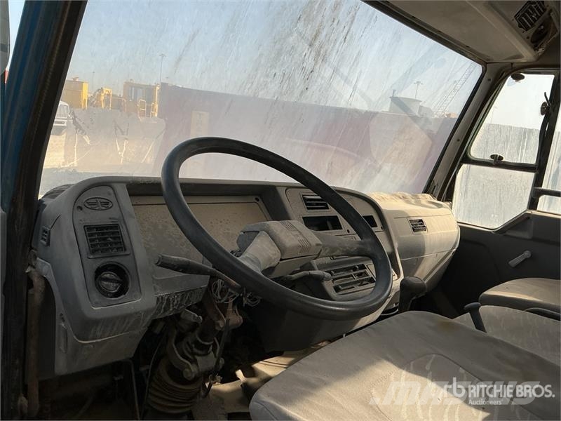  Jiefang 4x2 Drill Truck (Inoperable) Kuorma-auto porauskalustolla
