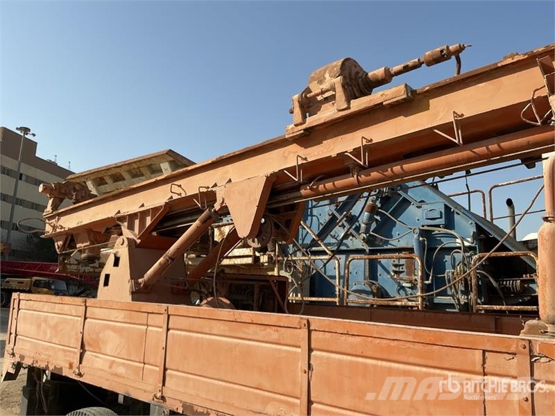  Jiefang 4x2 Drill Truck (Inoperable) Kuorma-auto porauskalustolla