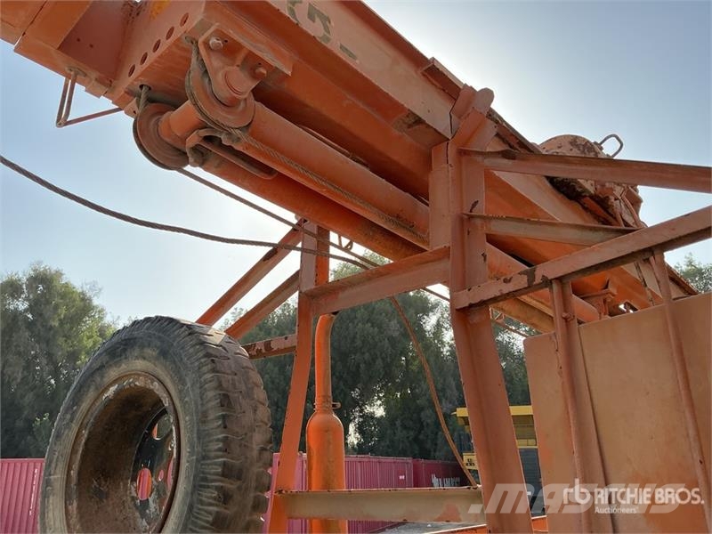  Jiefang 4x2 Drill Truck (Inoperable) Kuorma-auto porauskalustolla