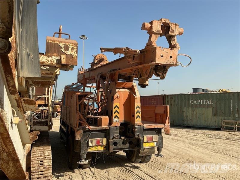  Jiefang 4x2 Drill Truck (Inoperable) Kuorma-auto porauskalustolla