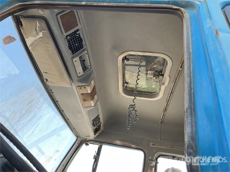  Jiefang 4x2 Drill Truck (Inoperable) Kuorma-auto porauskalustolla