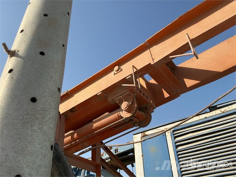  Jiefang 4x2 Drill Truck (Inoperable) Kuorma-auto porauskalustolla