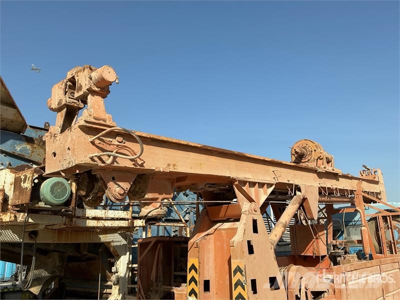  Jiefang 4x2 Drill Truck (Inoperable) Kuorma-auto porauskalustolla
