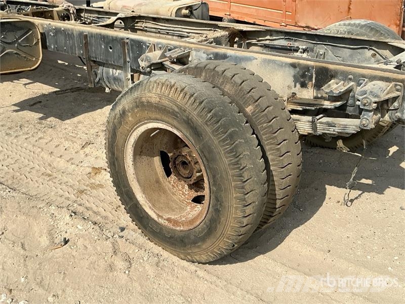  Jiefang 4x2 Sleeper Cab and Chassis (Inoperable) كابينة والداخلية