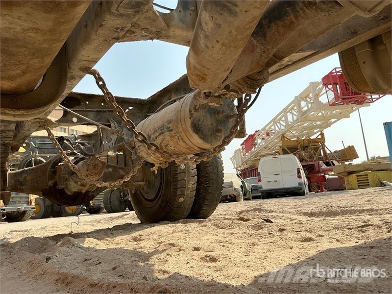  Jiefang 4x2 Sleeper Cab and Chassis (Inoperable) كابينة والداخلية