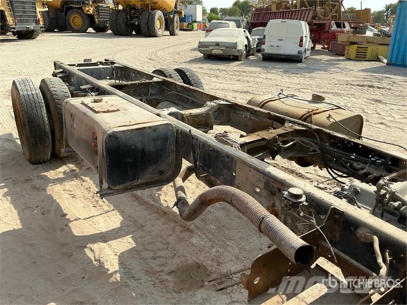  Jiefang 4x2 Sleeper Cab and Chassis (Inoperable) كابينة والداخلية