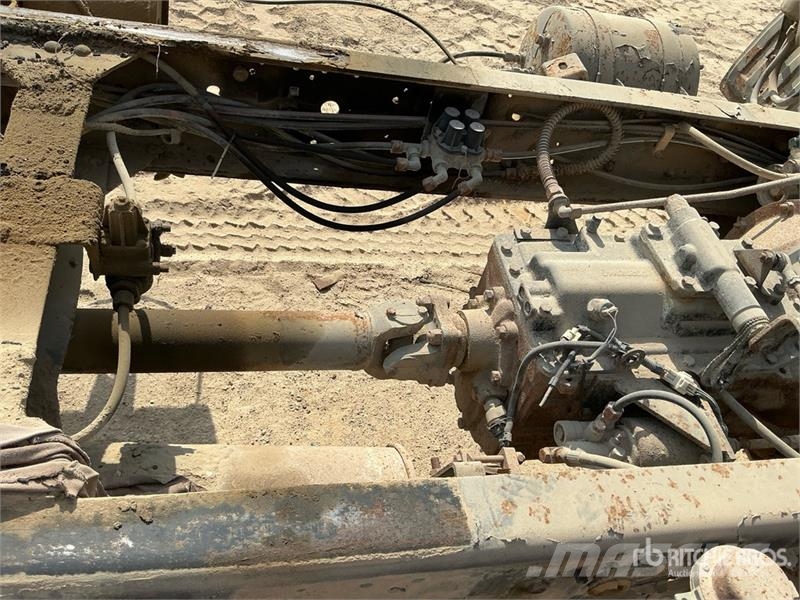  Jiefang 4x2 Sleeper Cab and Chassis (Inoperable) كابينة والداخلية