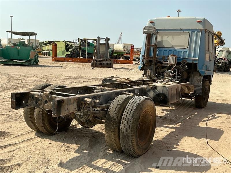  Jiefang 4x2 Sleeper Cab and Chassis (Inoperable) كابينة والداخلية