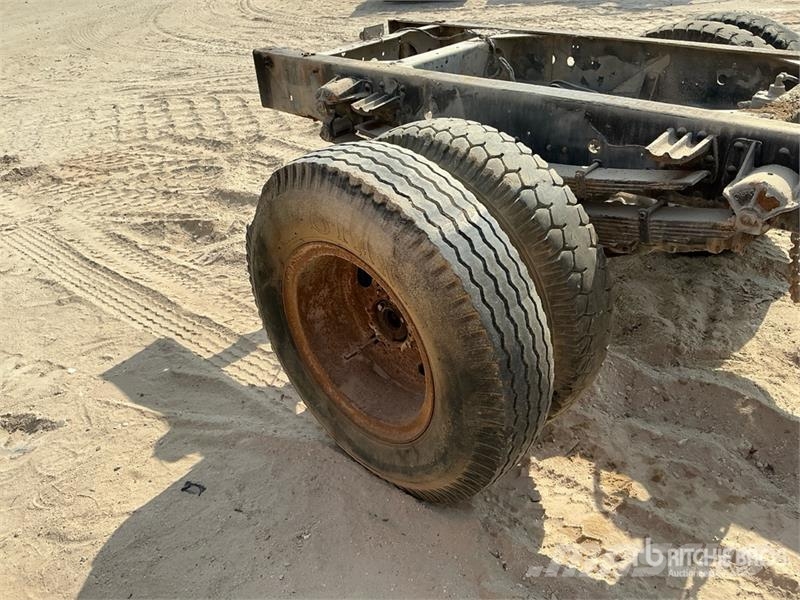  Jiefang 4x2 Sleeper Cab and Chassis (Inoperable) كابينة والداخلية