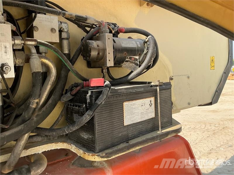 JLG 1250AJP 4WD Diesel Articulating Boom Lift رافعات سلة مفصلية