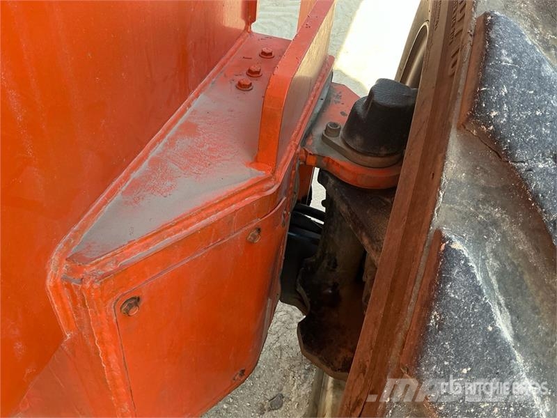 JLG 1250AJP 4WD Diesel Articulating Boom Lift رافعات سلة مفصلية