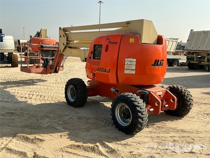 JLG 450AJ 2WD Diesel Articulating Boom Lift رافعات سلة مفصلية