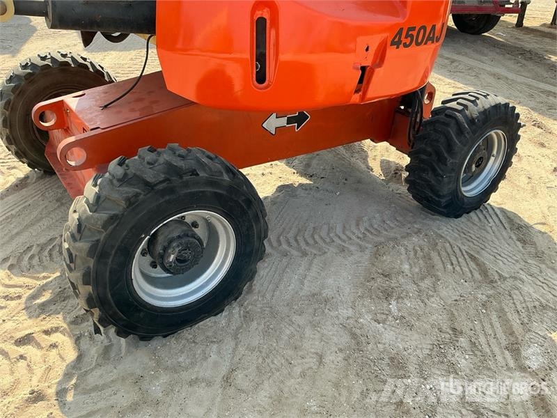 JLG 450AJ 2WD Diesel Articulating Boom Lift رافعات سلة مفصلية