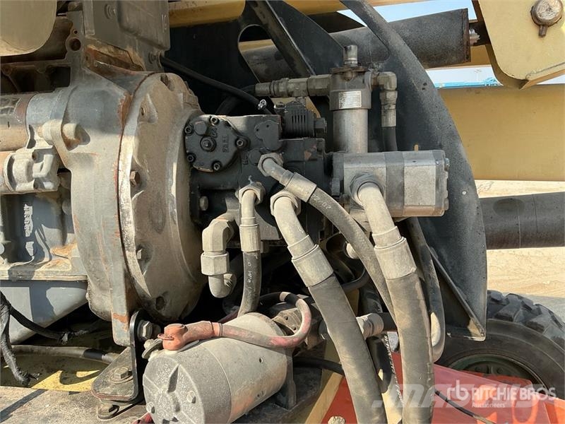 JLG 450AJ 2WD Diesel Articulating Boom Lift رافعات سلة مفصلية