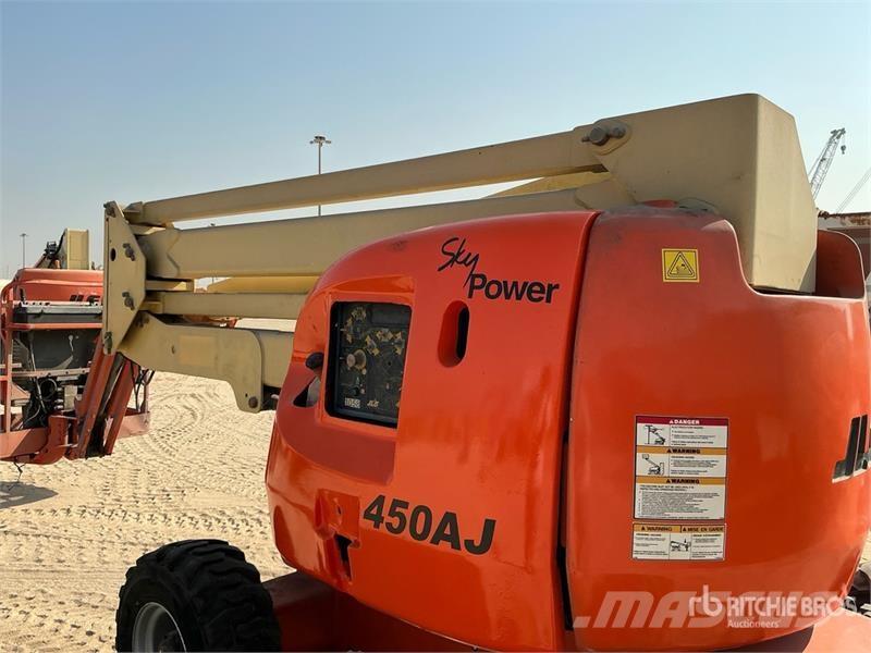 JLG 450AJ Series ll 4WD Diesel Articulating Boom Lift رافعات سلة مفصلية