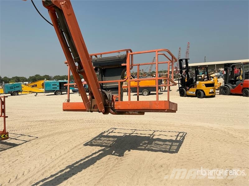 JLG 800 AJ 4WD Diesel Articulating Boom Lift Kĺbové plošiny
