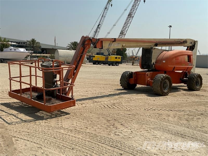 JLG 800AJ 4WD Diesel Articulating Boom Lift Коленчатые подъемники