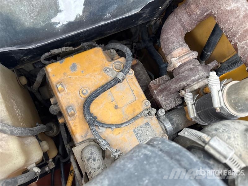 John Deere 318D Lietoti riteņu kompaktiekrāvēji