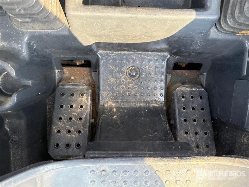 John Deere 318D Lietoti riteņu kompaktiekrāvēji