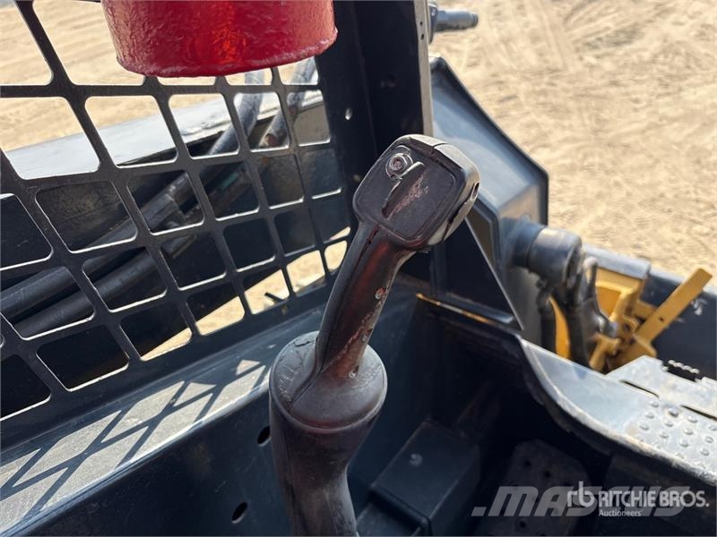 John Deere 318D Lietoti riteņu kompaktiekrāvēji