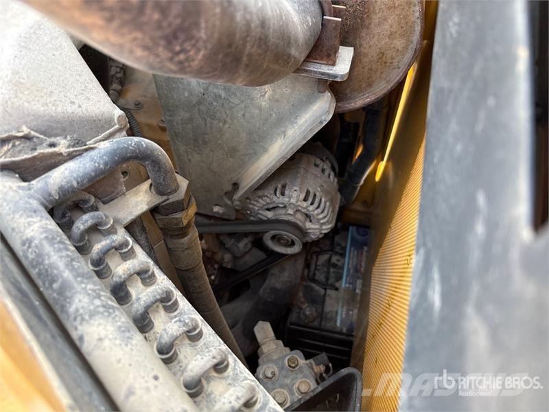 John Deere 318D Lietoti riteņu kompaktiekrāvēji
