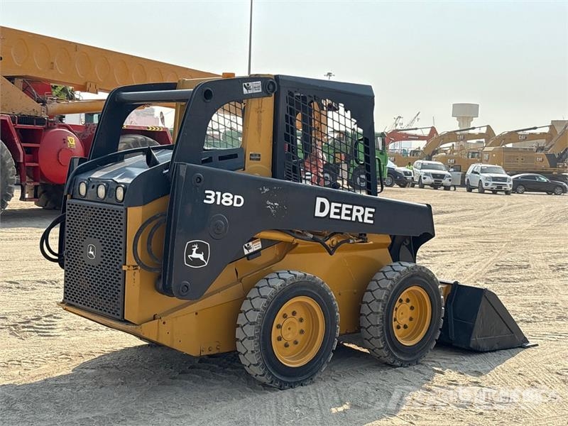 John Deere 318D Lietoti riteņu kompaktiekrāvēji