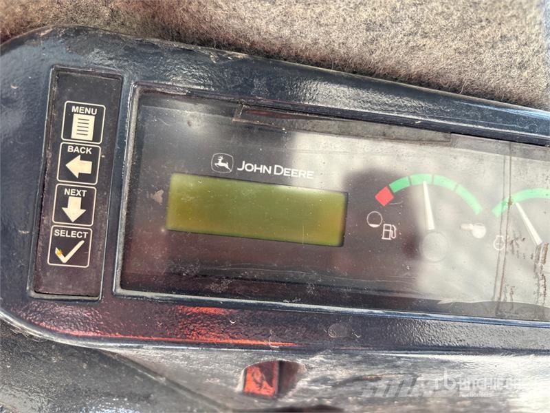 John Deere 318D Lietoti riteņu kompaktiekrāvēji