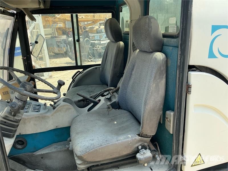 Johnston 142A 101T Vacuum Sweeper Truck (Inoperable) Otros tipos de vehículo de asistencia