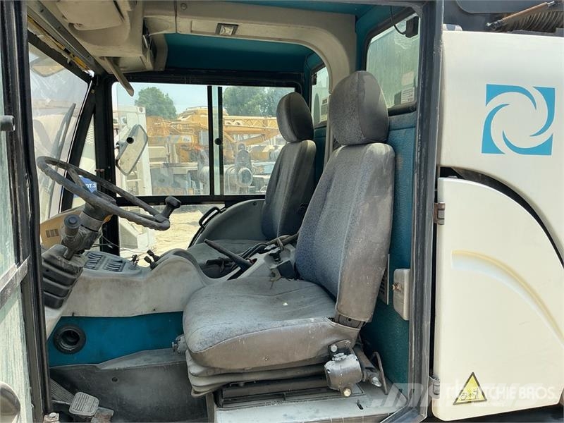 Johnston 142A 101T Vacuum Sweeper Truck (Inoperable) Otros tipos de vehículo de asistencia