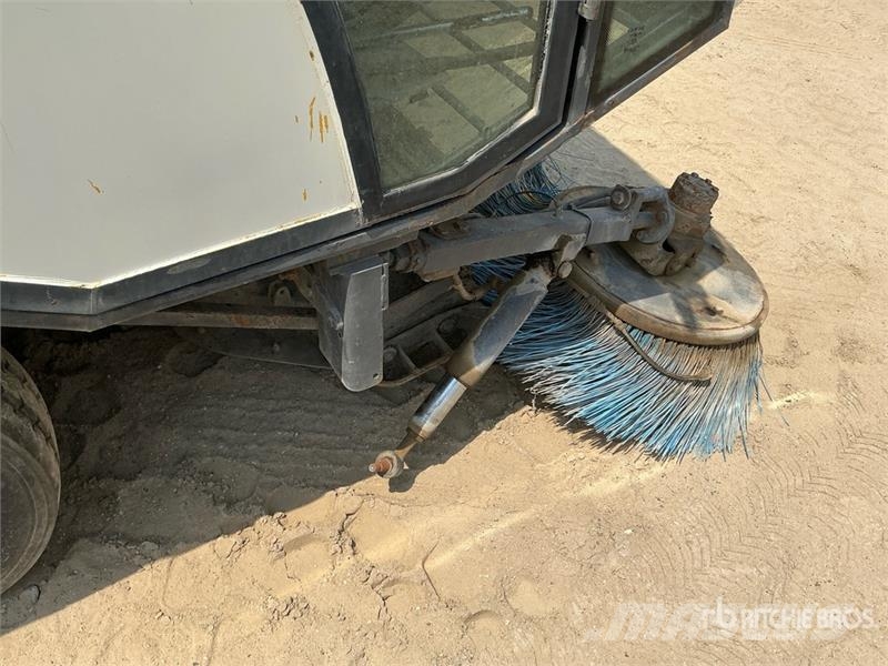 Johnston 142A 101T Vacuum Sweeper Truck (Inoperable) Sweeper trucks