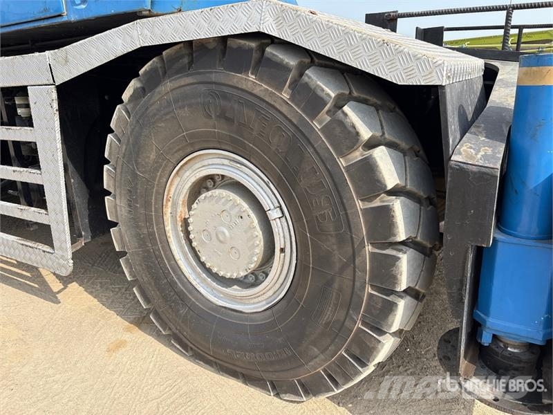 Kato KR450V 45 ton 4x4x4 Rough Terrain Crane رافعات الطرق الوعرة