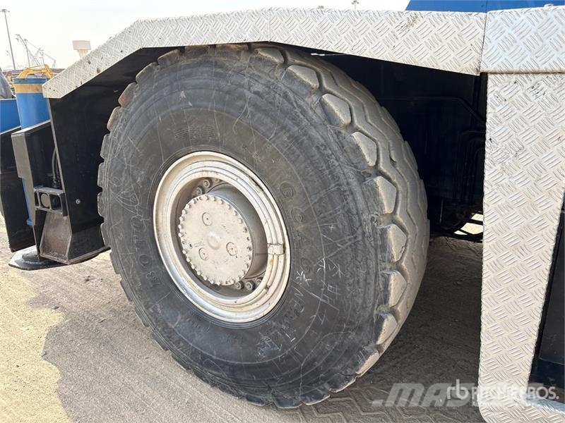 Kato KR450V 45 ton 4x4x4 Rough Terrain Crane رافعات الطرق الوعرة