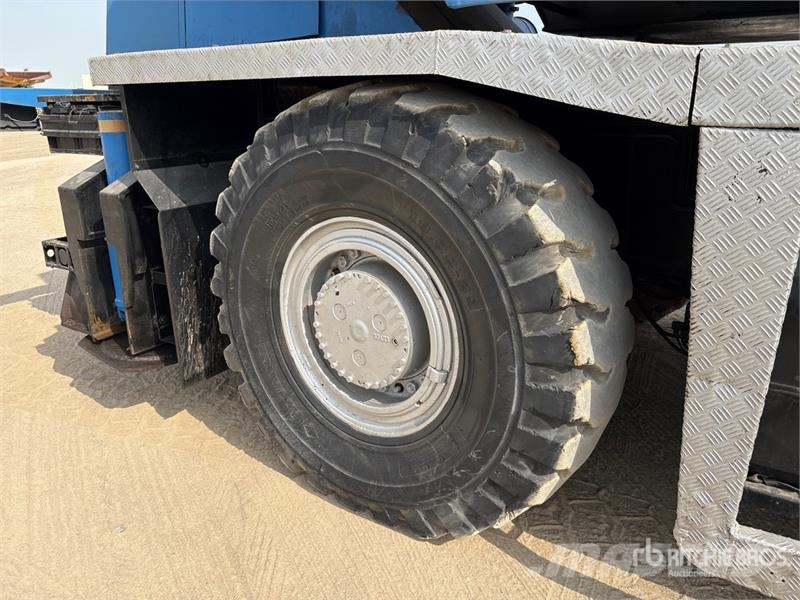 Kato KR450V 45 ton 4x4x4 Rough Terrain Crane رافعات الطرق الوعرة