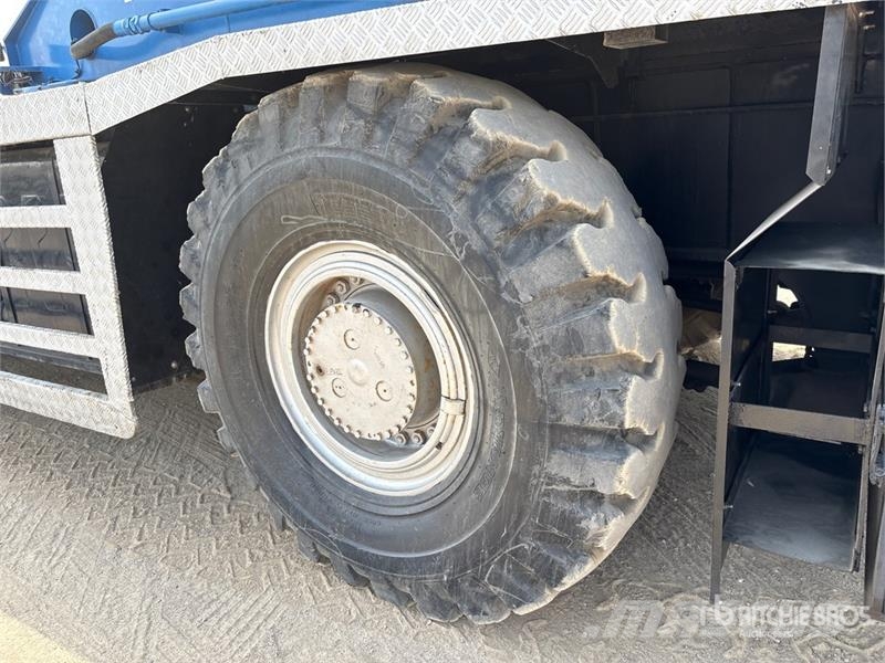 Kato KR450V 45 ton 4x4x4 Rough Terrain Crane رافعات الطرق الوعرة