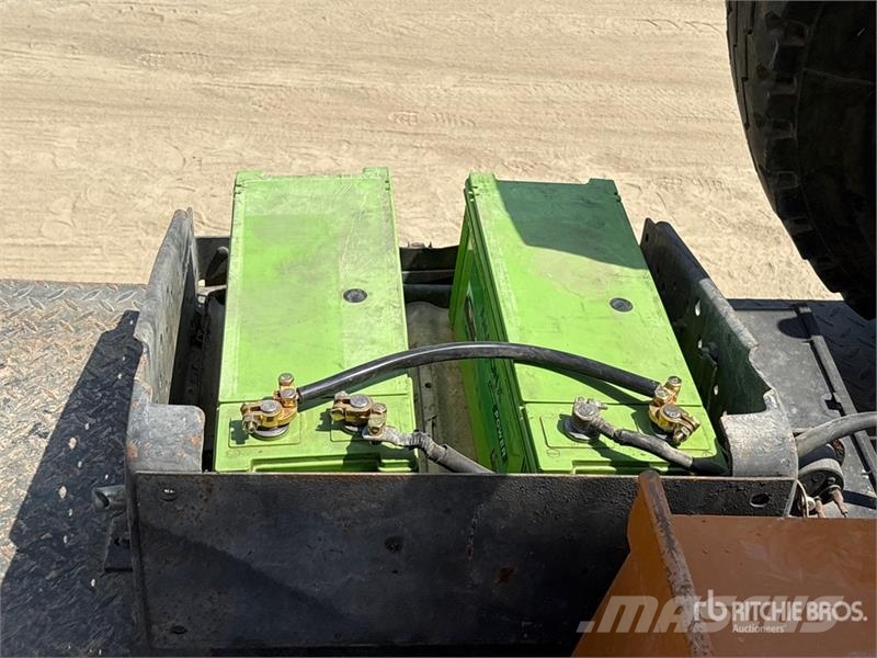 Kato NK300VR 30 ton 6x4 Hydraulic Truck Crane Kranovi sa gusjenicama