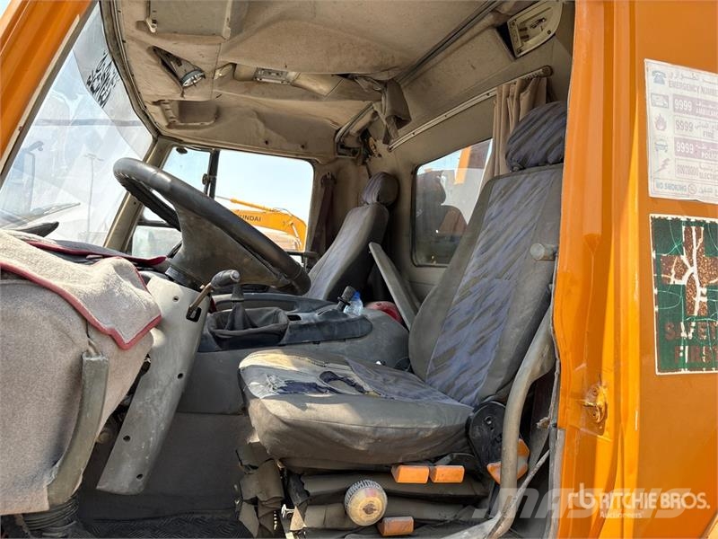 Kato NK300VR 30 ton 6x4 Hydraulic Truck Crane Kranovi sa gusjenicama
