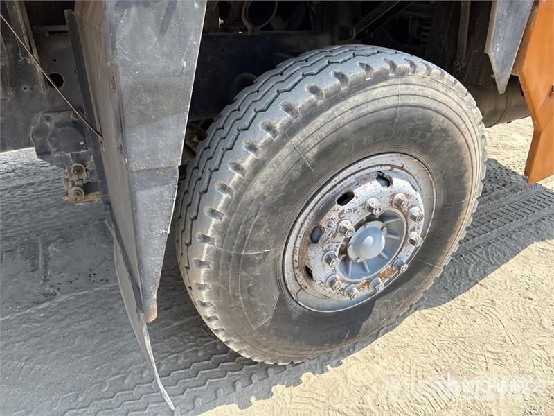 Kato NK300VR 30 ton 6x4 Hydraulic Truck Crane Kranovi sa gusjenicama