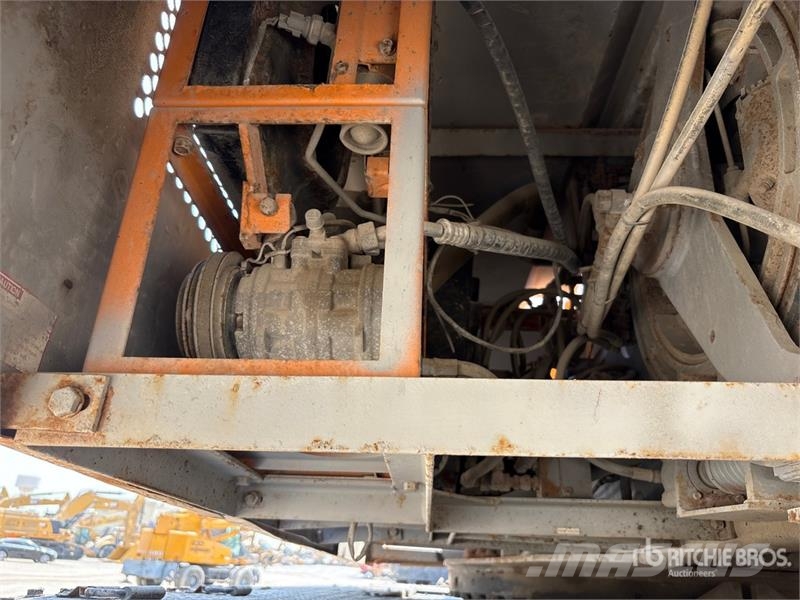 Kato NK300VR 30 ton 6x4 Hydraulic Truck Crane Kranovi sa gusjenicama