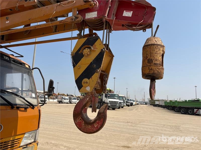 Kato NK300VR 30 ton 6x4 Hydraulic Truck Crane Kranovi sa gusjenicama