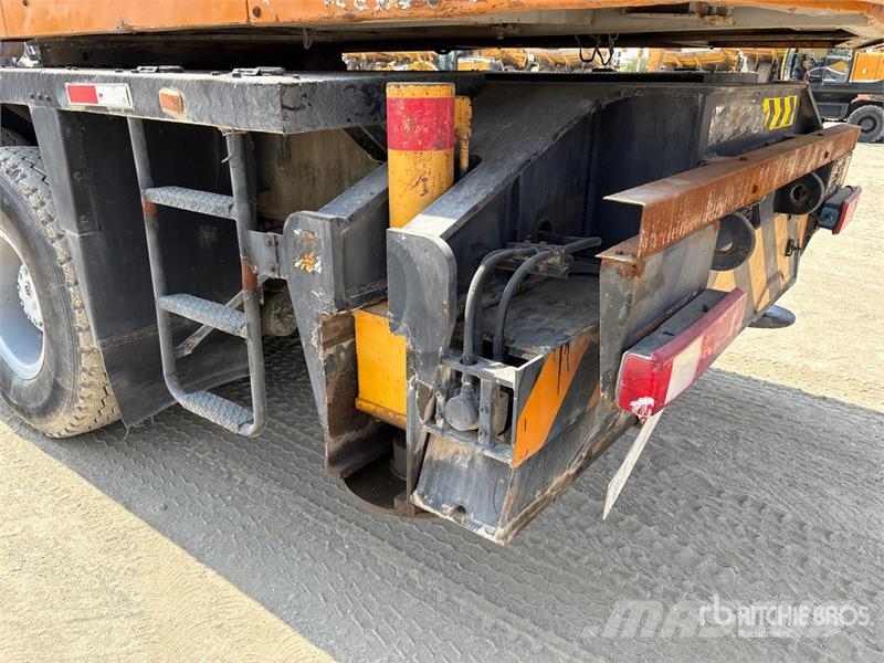 Kato NK300VR 30 ton 6x4 Hydraulic Truck Crane Kranovi sa gusjenicama